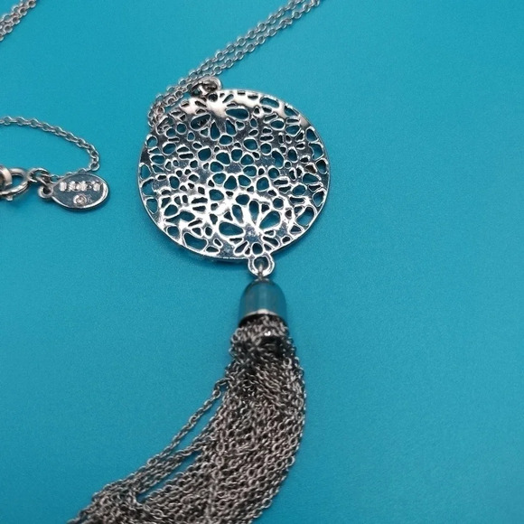 LOFT 32" Silver Tone Link Chain Lobster Floral Circle Pendant Tassel - Picture 2 of 5